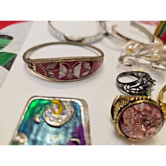 Vintage to Modern Jewelry Lot Brooches Rings Necklaces Bracelets Earrings - Picture 5 of 16